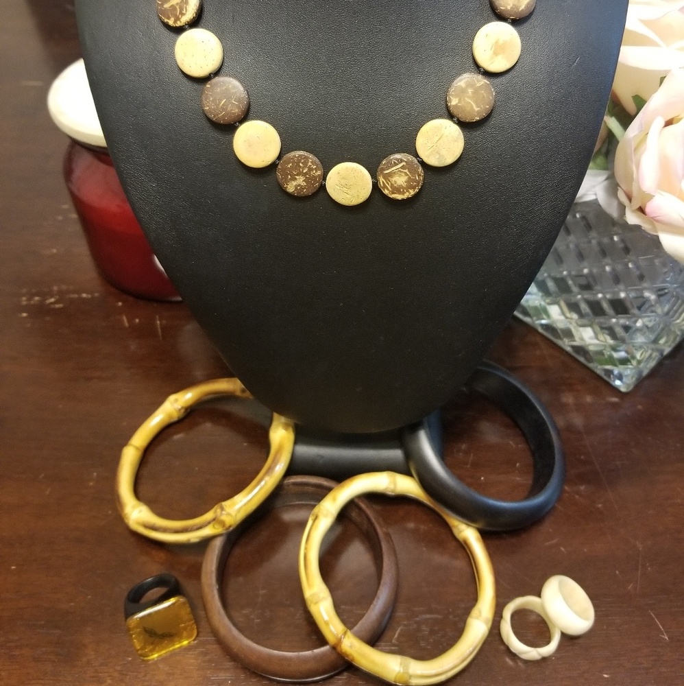 Set of necklace, bangle bracelet and rings